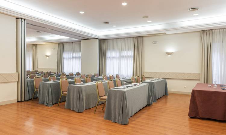 ALMENSILLA + CASTILLEJA Hotel Ilunion Alcora Sevilla Siviglia ALMENSILLA + CASTILLEJA Hotel Ilunion Alcora Sevilla Siviglia