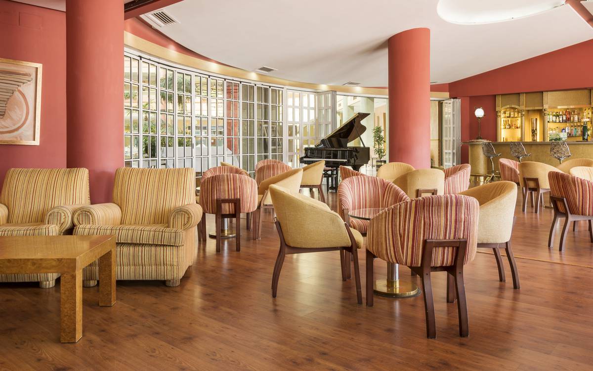 Caffetteria hotel ilunion alcora sevilla siviglia Caffetteria hotel ilunion alcora sevilla siviglia